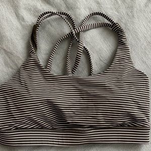 Lululemon Energy Bra in Green Stripe. Size 6